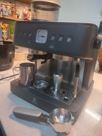 مكينة قهوة • ايلكترولكس