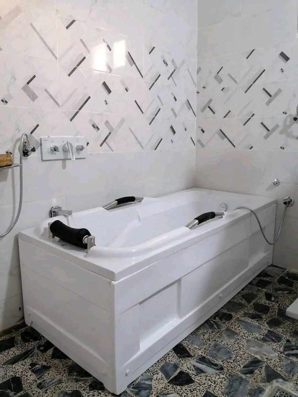 بانيو مصفح ميحتاج بناء
 اكرلك اصلي ضد الكسر يتحمل وزن ثقيل
      قياس 170 +75سم
     قياس  150  +75 سم
 
 ب260 الف ✅✅

متوفر توصيل بغداد و لجميع المحافظات ✅


**إذا كنت صاحب هذا الإعلان وتريد حذفه لأي سبب، رجاءا أرسل رسالة إلى الدعم الفني**