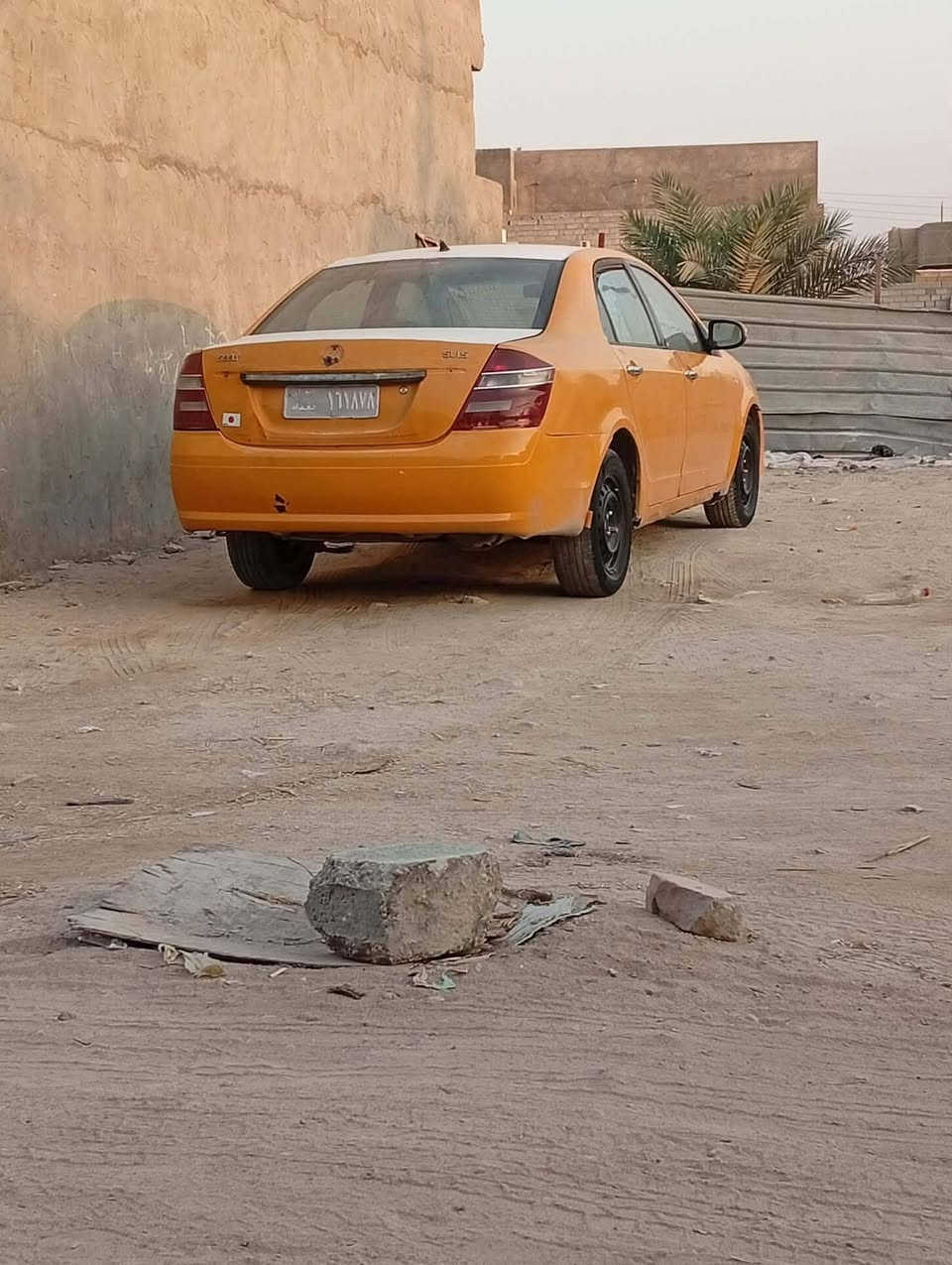 السلام عليكم جيلي موبل للبيع او مراوس ترهم مكينه وكير كورلا نحله حديث 18000 مصفره هيئه راعيه موجود بيها بابين بيهن خياس ودوسات بس  سعر 25 عليه غرامات مرور تنزل من سعر ***********
