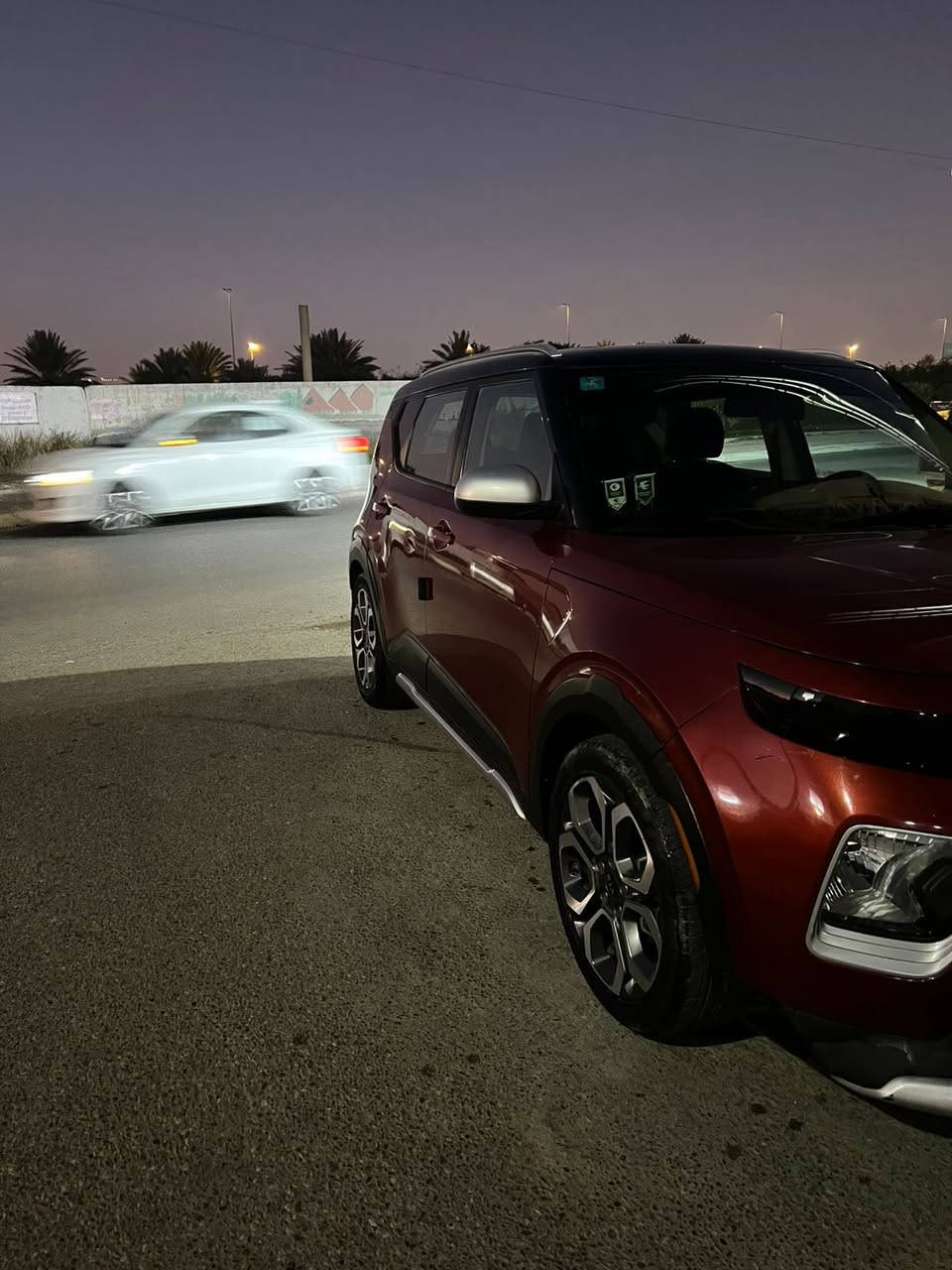 كيا صول للبيع موديل ٢٠٢٠
رقم بغداد 

مكلف ب نشر

الحادث موضح بالصور ضرر السياره تبديل قبغ الجنطه + البنيد صبغ 

 + بيها شويه بارد بالجاملغ الخلفي كم اصبع 

وبيها بارد كم اصبع بالجاملغ الكدام 

 السياره نضيفه كلش 

صدر ومكينه وكير كفاله 

ماشيه 50,000

السعر المطلوب ١٤٣ وبيها مجال 

***********
