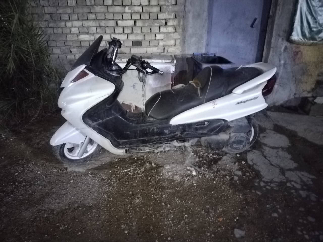 السلام عليكم دراجه فورصه صارله سنه متروكه درجة كشر مالته 80 بل ميه نضيفه كلشي مابيه ابس متروكه صارله سنه كوم حديد بيع رقمي ***********
