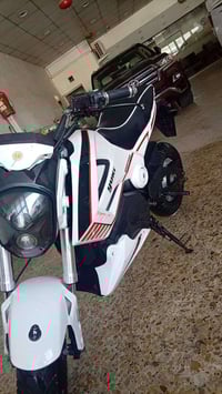 سلام وعليكم درجه شحن البيع ست بطاريات ثنين وتلثين فولت 07722273985