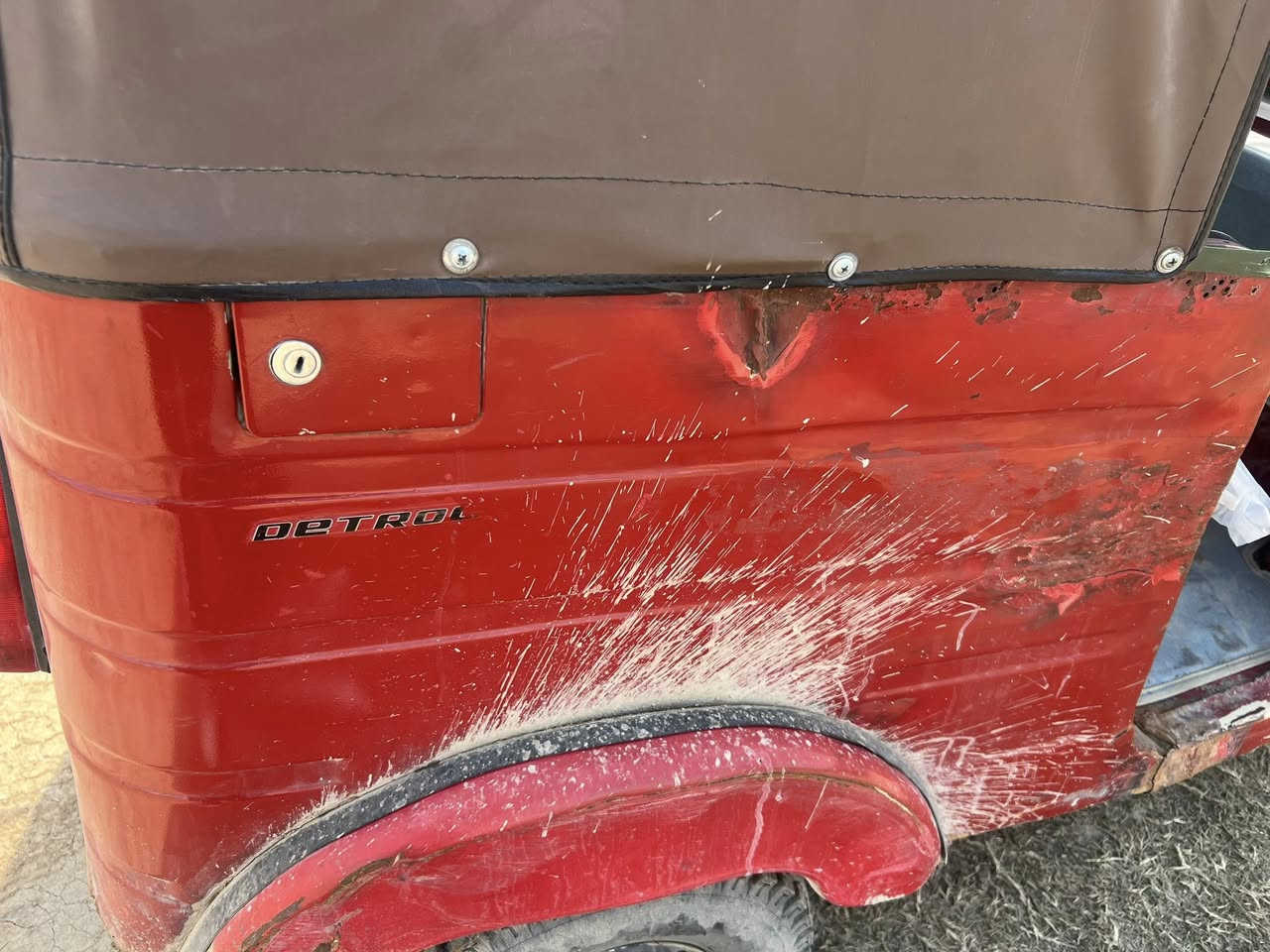 سلام عليكم البيع ٢٠١٨ أوراق كامل ريده  ٣٠٠٢٠٠ مكان ابو غريب رقم الهاتف ***********
