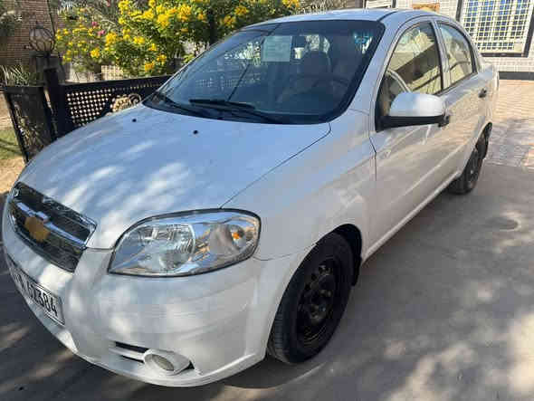 السلام عليكم أفيو 2011 سنويه 31 وهزه جديده كير ومكينه كفاله السياره ماشيه 160 فقط الجاملغ الأمامي مصبوغ وطخه جداً بسيطه باقيه ع وضعها بلهلال الخلفي واضحه بالتصوير  سياره جاهزه السعر 68 بيع سريع للأستفسار***********
