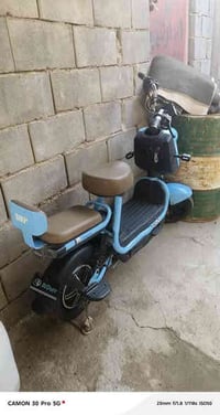 دراجه شحن للبيع البطاريات نافذه يرادلها بطاريات السعر 160الف وهذا رقمن...