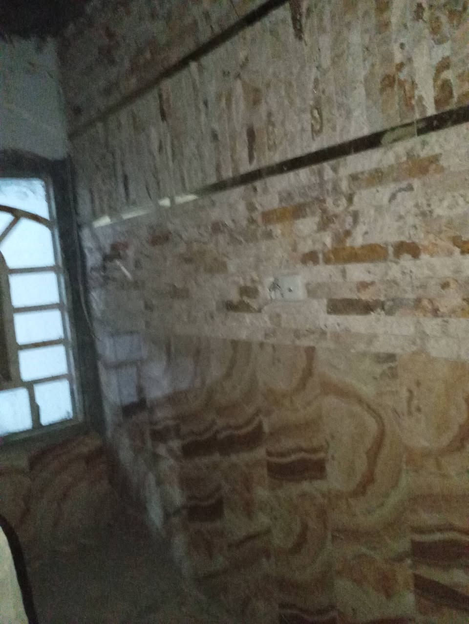 بيت للبيع 100 م
غرفتين 3.5*4
مطبخ 3*3
براني 4*4.5 
صالة ومنور 
طابق واحد 
حي العسكري شارع 30 قريب من مدرسة الجنائن
للاستفسار الاتصال على الرقم ***********
وكافة الخدمات من مدارس واسواق وتبليط 
معاملة كاملة تحويل مباشر اباسمك
