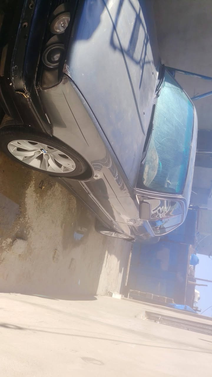 السلام عليكم 525 بيام مديل 88 للبيع مستعجل عليهه تخم تاير تخم ويل 18 سدر امامي جديد كير مكينه وضفيره ما حاويه عربانه الخلفيه نص عمر سعر 30ورقه ***********
