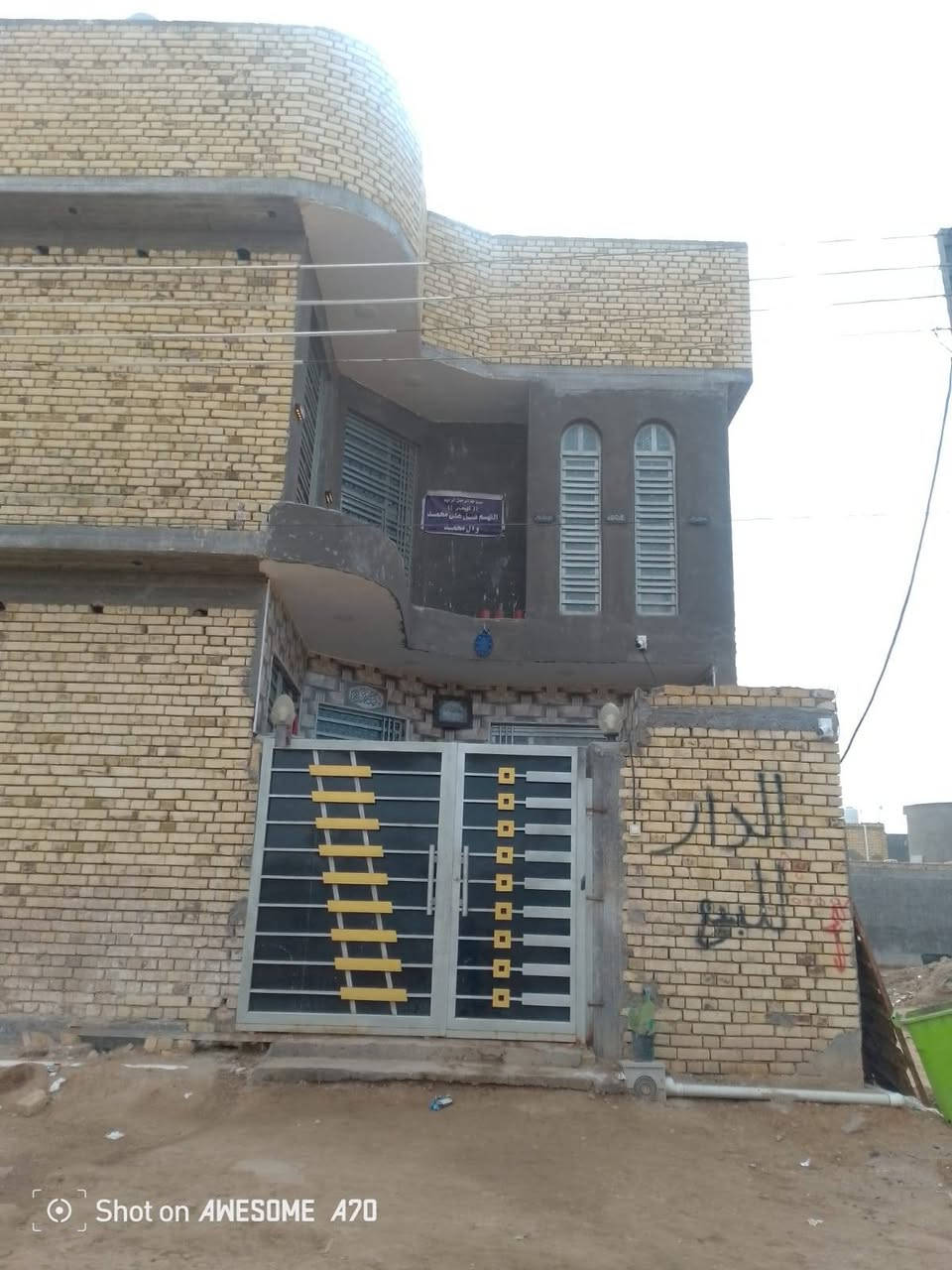 السلام عليكم بيت بحي العباس البيع بناء جديد وحديث 2025 بيت كامل مساحة 125 مربع ركن البيت طابقين الطابق الاول غرفه سويت وصاله ودوانيه ومطبخ وصحيات خارجيه وداخليه طابق الثاني 3 غرف وصحيات   الاستفسار الاتصال ‏‪0772 649 2310‬‏
