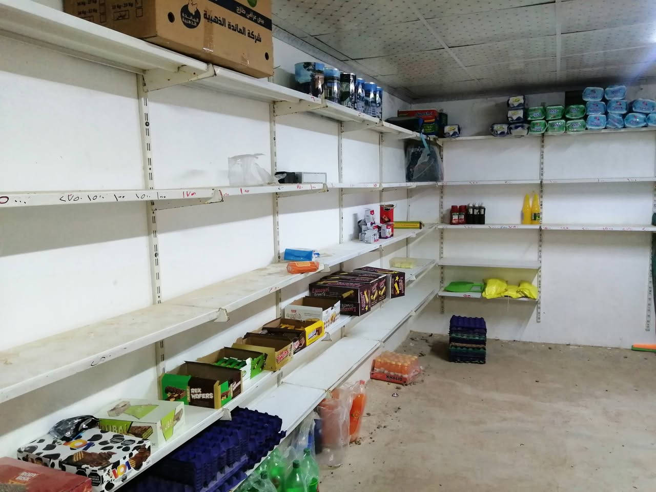 غراض محل كامله للبيع عارضات ومجمده شرت التشغيل والتجميد
وميز ورفوف وسلات جبس
التواصل ***********
