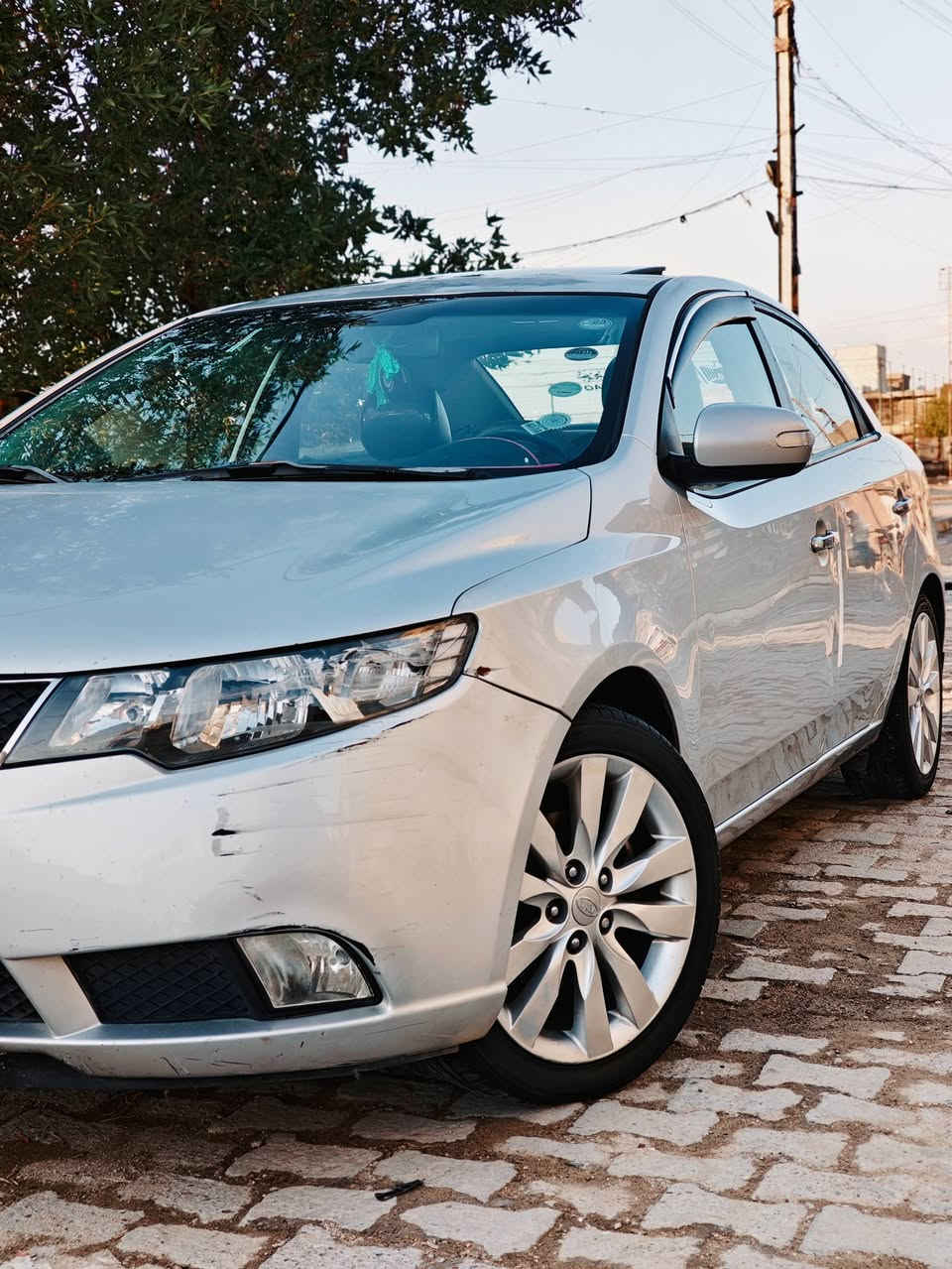 سلام عليكم
كيا سيراتو 
موديل 2009
خليجيه 
بيها جاملغ +نص باب صبغ 
 السونار مرفق مع المنشور 
الموصفات معروفه 
تحكم استيرن 
مكينه 1600 دوش 
فتحه سقف 
شاشه كبيره 
كامره دواره 
حداديه صدر 
ماشيه 130 
حساسات 
تبريد ثلج 
كشنات تدفه 
تخم تاير 
دوشمه جلد 
گير ومكينه خير من الله 
السياره جاهزه ومابيها كل نقص 
س 88
رقم بغداد الانكليزي 
مشروع وطني 
تحويل مباشر 
مكاني بغداد 
ه‍ ***********
