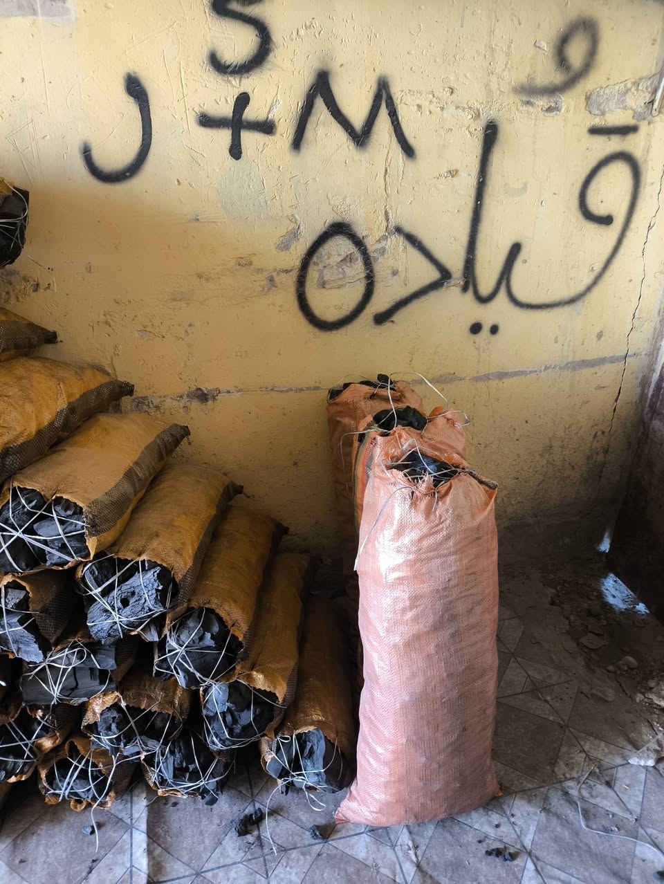 يا الله اللهم صلي على محمد وال محمد
فحم درجه اولى حي المعلمين الاولى مقابل أغصان الزيتون مجاور افران الشاكرين 

الاسعار :

الكبيره 11 آلاف 

الصغيره 5 الاف

الكيس الفين 

***********
