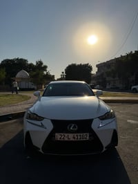 Lexus is200t 2017 للبيع المواصفات محرك 2000t توربو🚀  كشنات جلد أسود تد...