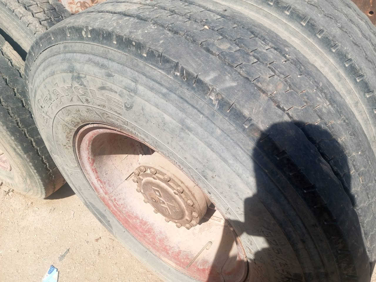 11تاير 1200/24مع الچوب والسفيفه ترنكل 22قاط كوري بدون ويل للبيع ***********
