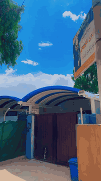 سلام عليكم بيت للأيجار مساحه 160 متر غرفه نوم هول داخلي مطبخ وصحيات وحديقه كبيره وستقبال خارجي الموقع شقق الخضراء فرع مركز اشور مربع الذهبي فرع حدايق وشارع عريض البيت سيراميك سقوف ثانويه وحايط ورق جدران سعر الاجار قفل مابي اي مجال 275 الف التواصل ***********
