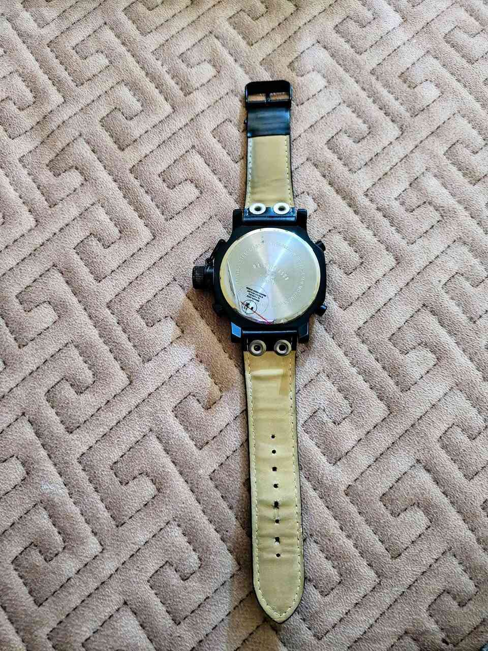 يا الله 
ساعة بهذا الشكل ما تشتغل ما اعرف بطارية او غير شي ما اعرف فحم 15


**إذا كنت صاحب هذا الإعلان وتريد حذفه لأي سبب، رجاءا أرسل رسالة إلى الدعم الفني**