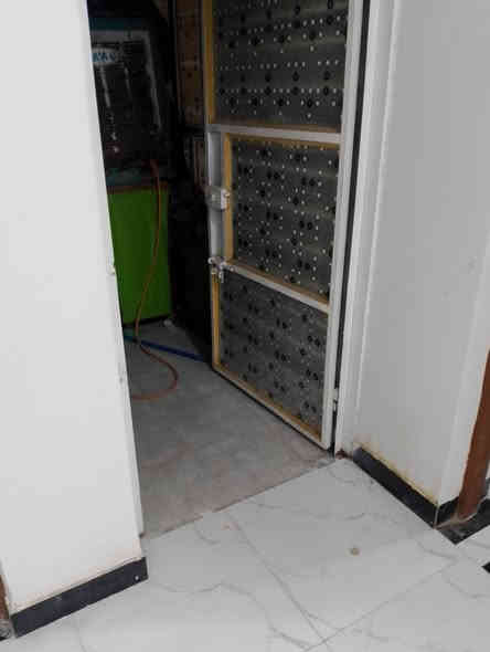 سلام عليكم بيت للبيع 200مترعل سياحي كاع توحيد قرب السكه يتكون من غرفتين وصاله ومطبخ وحمام وبراني بناء حديث عوزه المطبخ سيراميك سعر 95وبي مجال ***********ديوانيه
