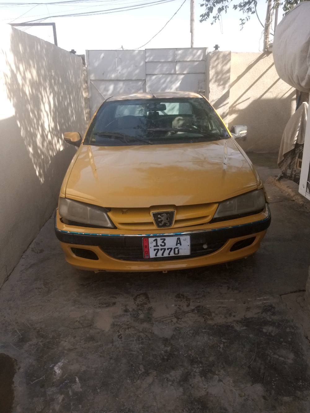 سياره بيجو باص سياره بيها بس جير ومحرك ورقم سياره 2015 وما بيها مجال قفلها 18 ورقه راسلوني خاص او واتساب 
