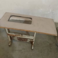 ميز خياطة • طاولة خياطة • مكينة خياطة • ميز • طاولة