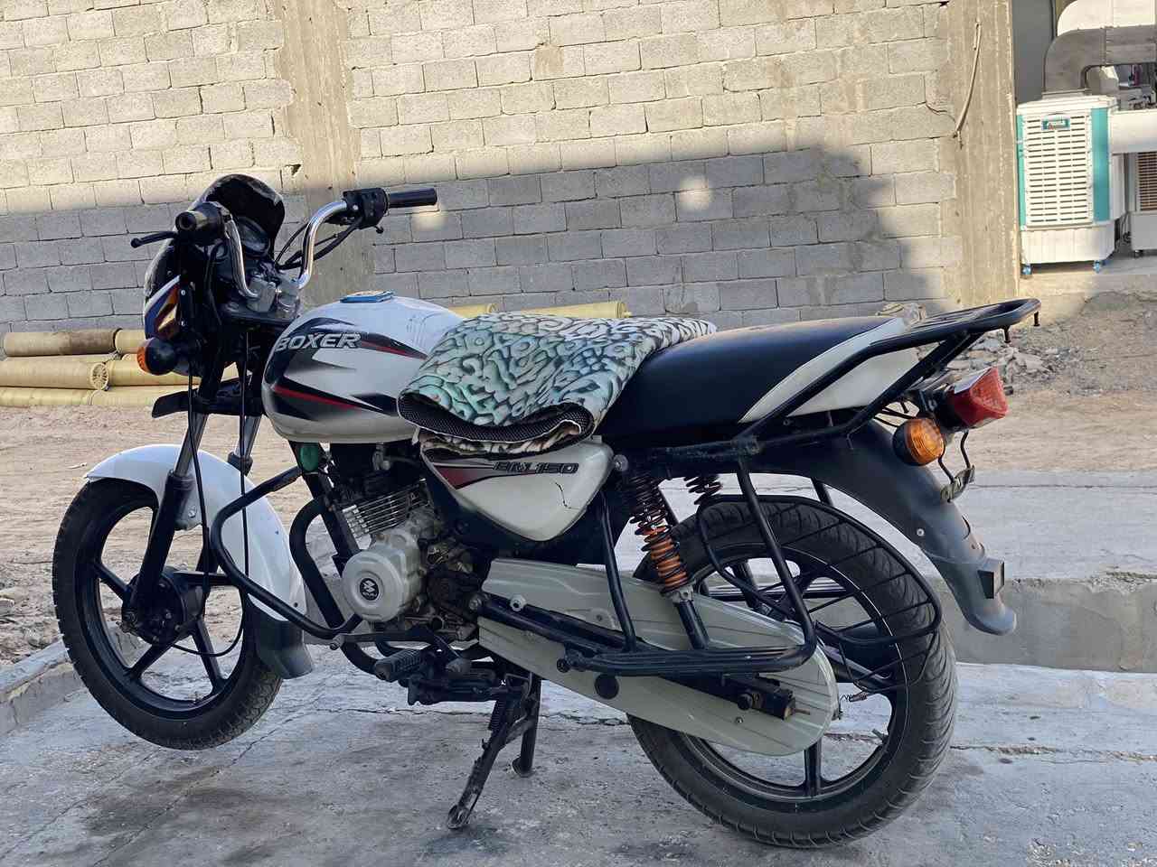 بوكسر ٢٠١٩ اوراق اصلية 
دراجة نضيفة شوفت عينك 
دشبول شغال بالكامل 
اشاير خلفي امامي شغال 
اضائة خلفي امامي شغال 
دسكات بريك جديدة 
تخم تايرات جوبلس 
باتري جديد 
تشغيل سلف وهندر 
كلشي مناقصهة شغل واطلع بيهة لمكان شغلك 
محرك ١٥٠ توفير (لتر يمشيك يوم كامل ) 
السعر ب٨٥٠ وبيهة مجال 
عنوان: كربلاء - الإبراهيمية 
للاستفسار اتصال او واتساب: ***********
