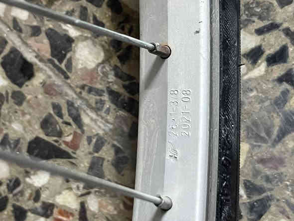 السلام وعليكم
بايسكل بناتي للبيع 
______________________________
اللون :نيلي مميز 
الحجم:26
كشن:قلاب أصل 
موديل :2021
السعر:110
بايسكل كفاله عامه 
_______________________________
مكان البايسكل بغداد منطقة العبيدي
للتواصل :***********
واتساب
