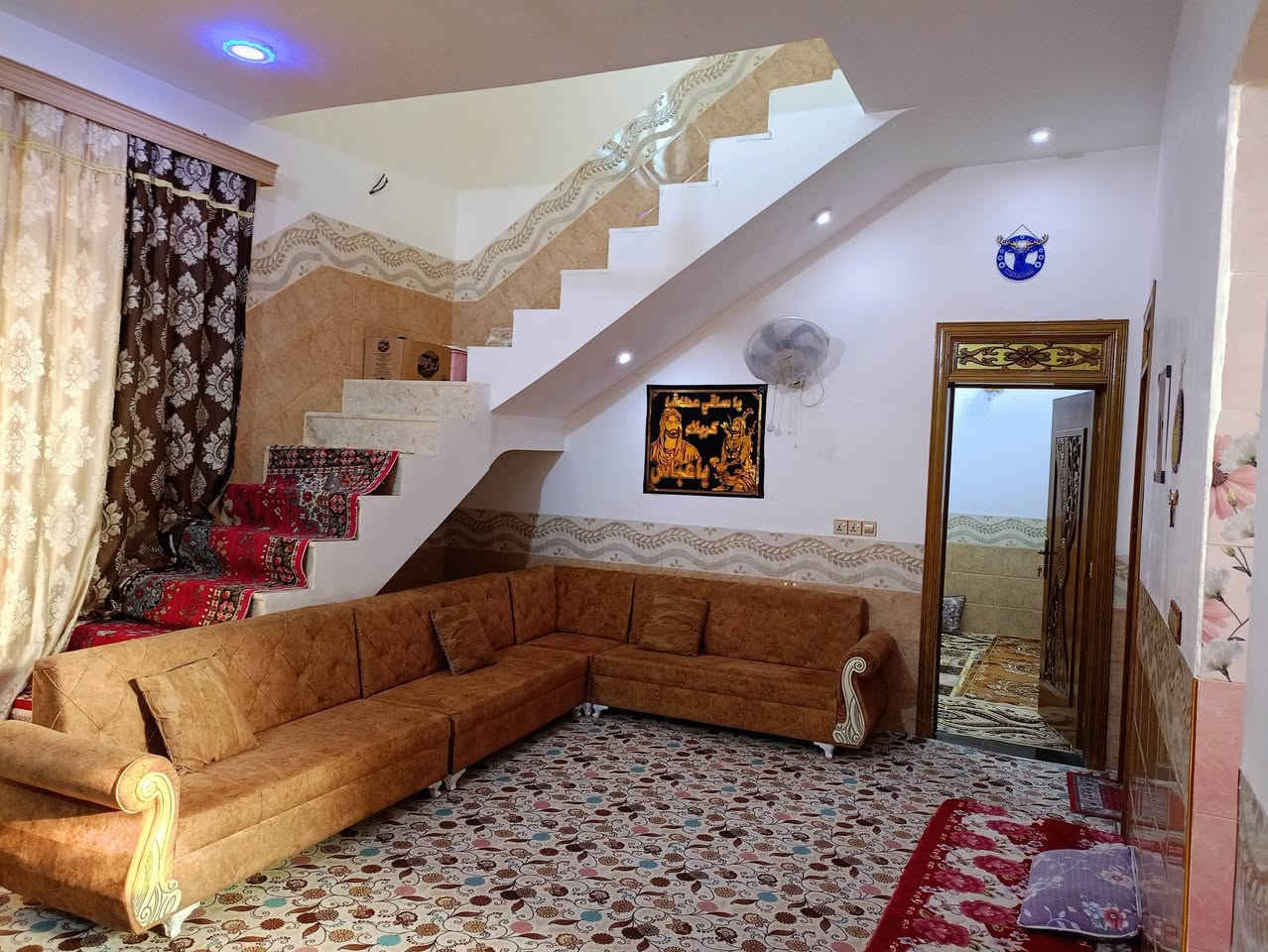 بيت للبيع 200متر طابو زراعي. بناء حديث 
 سند 25 .يحتوي على استقبال 
وصالة و مطبخ وغرف عدد 2
يبعد عن الشارع العام 100متر 
الموقع كربلاء الحر السوادة مقابل حي السجاد الأول 
للاستفسار الاتصال على الرقم 
او المراسلة على الواتساب ***********
