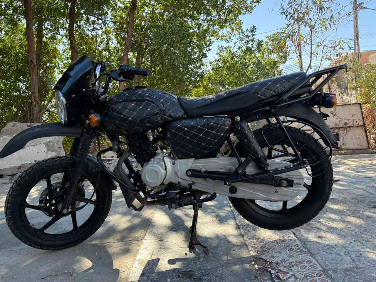 بوكسر هندي جبلي  موديل 2022 استخدام شخصي ماشية 12 الف لا مشتغلة دليفري ولا شي محرك بلاد ما مفتوح برغي الدراجة نظيفة  اللون اسود اوراق واصوليات كاملة كهربائيات اشاير كلشي شغال جاهزة من كلشي ما عدا الباتري كاعد 
السعر مليون و750 
العنوان / القبلة
***********
