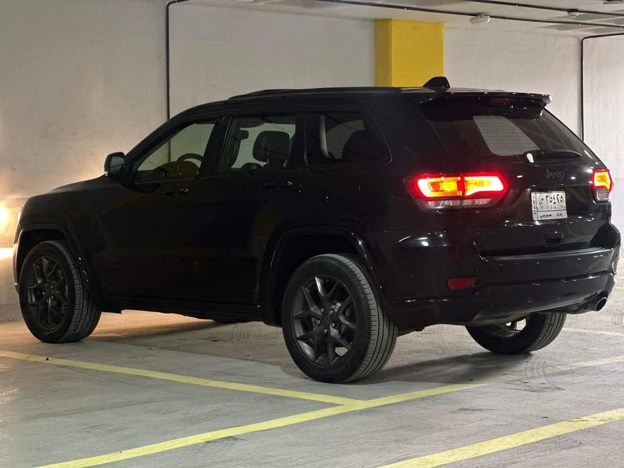 سلام عليكم
‏2021 Jeep grand cherokee 
‏
رقم بغداد مشروع وطني بأسمي 
ماشية حالياً 37 الف ميل
السيارة جديدة بمعنى الكلمة 

فول مواصفات 
- رادار امامي وخلفي مانع تصادم
- حساسات امامية وخلفية وكذالك اوتو بارك 
- فتحة سقف
- كاميرا خلفية وكاميرا امامية للمحافظة على السيارة داخل المسار  
- جنطة كهرباء 
- كراسي كهرباء + جلد + تدفئة 
- ستيرن تدفئة 
- الداخل خشب صاج بلادي وشعار الجيب الثمانينية
- نقاط عمياء بالمري
- المري الجانبية والوسطية تعتيم ذاتي
- اشاير بالمري
- ماوس وسطي
- شاشة كبيرة 
- مكينة ٣٦٠٠
- الويل ٢٠ انش خاص بهاي الفئة

الحادث جانبي طاك ايرباك بردة 
(( ايرباك ستيرن ودشبول واقدام سليمات )) 
بيها صبغ 3  قطع صفحة السكن وصفحة السايق بارد بسيط بكم مكان PDR
المري الجانبية مبدلات بلاديات اسود 
( ام التعتيم والتسخين والنقط العمياء ) 

- البجم والشواصي واللغود والجنطة كفالة 
- الكير والمكينة والرادار وحجر البيئة كفالة
***********
