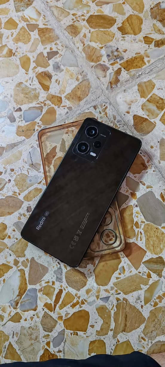 السلام عليكم اخوان.                                                                                                                                         جهاز Redmi Note 12 Pro 5G كلش نضيف ملحقات شاحن بمقدار 67w وكرتون الجهاز موجود                 التواصل على هذا الرقم.                             ***********
