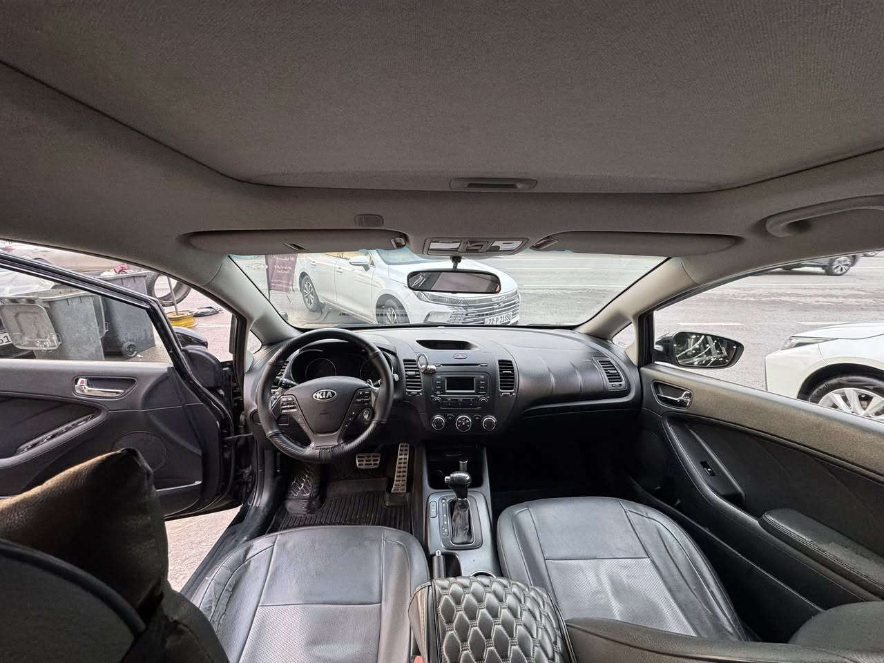 السلام عليكم
سيراتو 2016 ( خليجي ) بدون حادث فقط صبغ البنيد ماشية 138 الف 

رقم سليمانية

المواصفات 

فتحة بالسقف 

ويل كب 17 

يدات نيكل 

حساس امامي خلفي 

شفتات ستيرن 

كير 6 نمر 

لد أمامي خلفي 

اشاير مري مع مري شفط 

تحكم ستيرن 

محرك 1600 دوش 

السعر 128 ورقة وبيها مجال 

للاستفسار ***********
