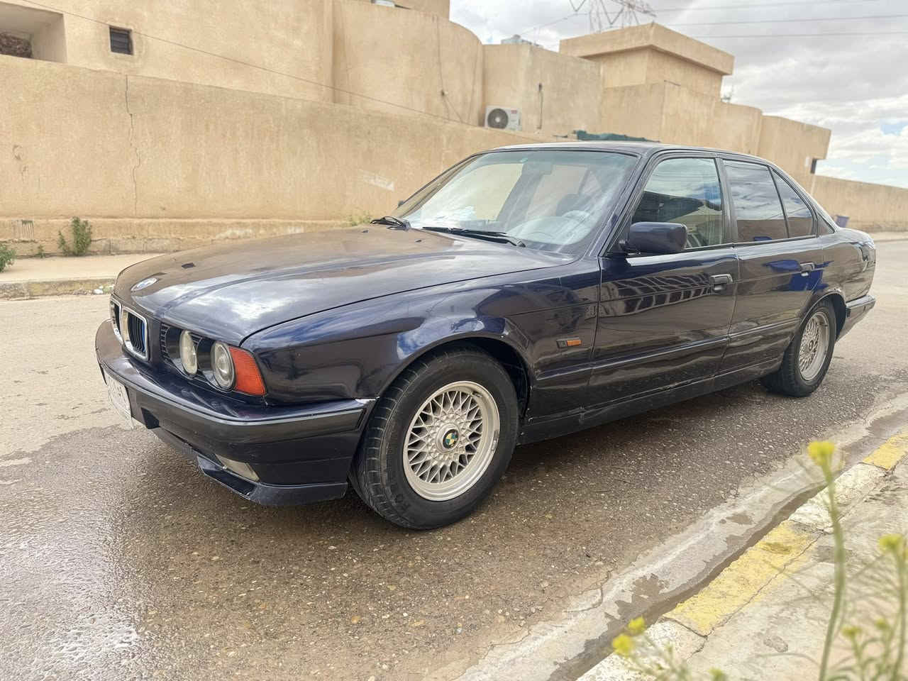 Bmw1991
مسكر فانوس شرط 
كير اوتو شرط
مري فصل 
فتحه بل سقف 
بجم عريض 
ويل خليه حته السبير
السياره مختمه بل دشبول M من الموصفات 
سياره جاهزه خير من الله 
السعر ٥٣ وبيها مجال حك الجيه
مكاني صلاح الدين ***********
