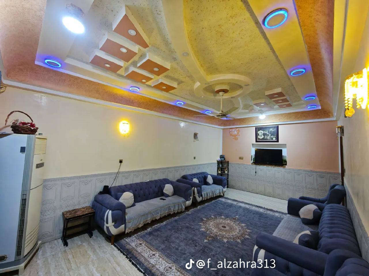 بسم الله توكلنا على الله
دار للبيع رقم مساحه 200متر 
بناء حديث درجه اولى طابق واحد سنه البناء 2020
الاستقبال 4×7
المطبخ 4×5
غرفتين 4×5
صاله 8×4,70
طارمه كبيره +صيحات 
مناور عدد 2
العنوان نهاوند الثانيه قرب مدرسه عزيز العراق الاستفسار اتصال او واتساب 
***********
***********
