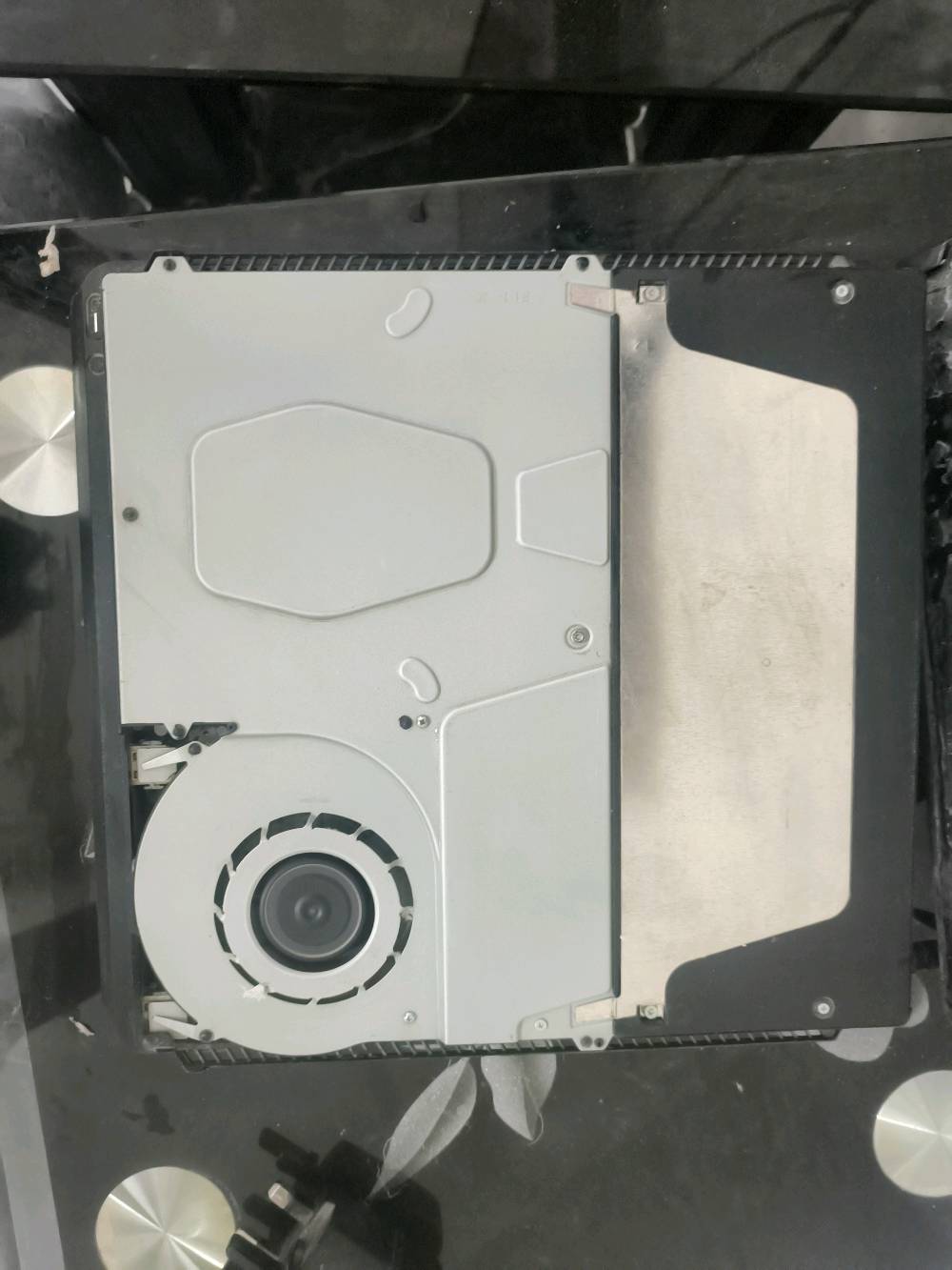 ps4 للبيع
بلستيشن 4 للبيع
بلي 4 للبيع 
 المواصفات أونلاين 1T يعني ألف كيكا ما مفتوح ولا مصلح لوك ستيكر ما افتحه هواي قليل يعني استخدام قليل يوم افتحه و سبع لا  
يجي مع حساب بي ألعاب خير من الله ابرزهن 
1- God of War: Ragnarok
2- God of War
3-spiderman miles  
4- The Last of Us Part II 
5- resident evil village 8
6- TOMB RAIDER
 
ويجي قرص وياه ذا كرو موتر فيس لعبه السيارت المشهوره وبيه حساب قوي جدا  
تجي ويا ups بس بلك مشلوع بس يشتغل عادي 
تجي ويا يده بس تجاري ليش اجذب

السعر 300 ألف وبي مجال 
رقمي للتواصل ***********