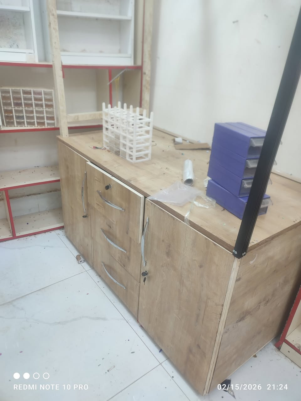 ئەم ڕەفەو مێزە بۆ فرۆشتن نرخ زۆر هەرزان چەمچەماڵ ***********
