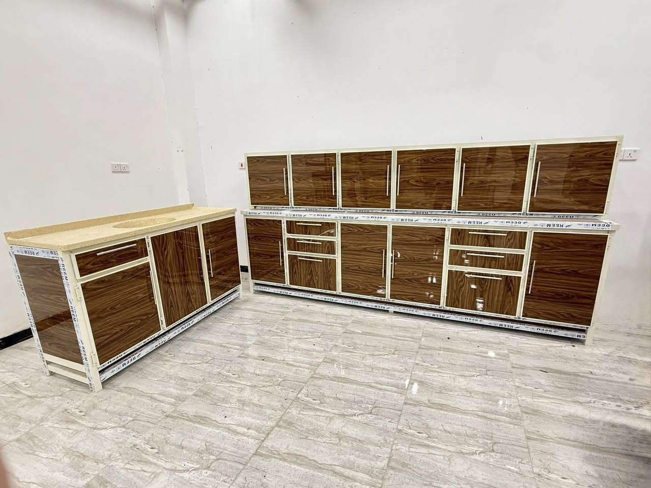 🌙 برمضان… مطبخك يحتاج كاونتر عملي وأنيق ✨

💎 كاونترات مطبخ جاهزة بجودة عالية
🏡 مباشرة من المعرض إلى بيتك

📦 المواصفات:
• قاعدة أرضية 3 متر
• خزائن علوية 3 متر
• سنك (حوض جلي) 1.5 متر

🌹• متوفر موديل 2 متر للمساحات الأصغر🌹

✨ متاحة أيضاً تصاميم خاصة بأي لون أو قياس حسب الطلب

💵 الدفع: كاش أو أقساط لحاملي بطاقة الرافدين

📍 الموقع: مجمع أبو سلطان التجاري – الأنبار / حديثة / شارع النافورة
📞 أبو يوسف: ***********

📣 زورونا وخلي مطبخك يجهز لرمضان بأناقة وراحة 🌙
