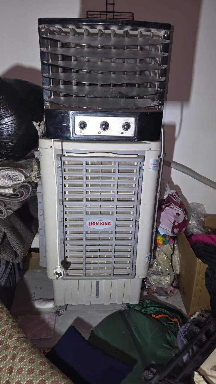 مبردات كينوود للبيع موجود الحجم الكبير والحجم الأصغر سعر الكبيره 200 وبيها مجال والصغيره 125 وبيها مجال 
ومبردة بلاستك سعرها 200 وبيها وسبلت LG طنين سعرها 350 وبي مجال المكان بغداد الدورة للاستفسار ***********
