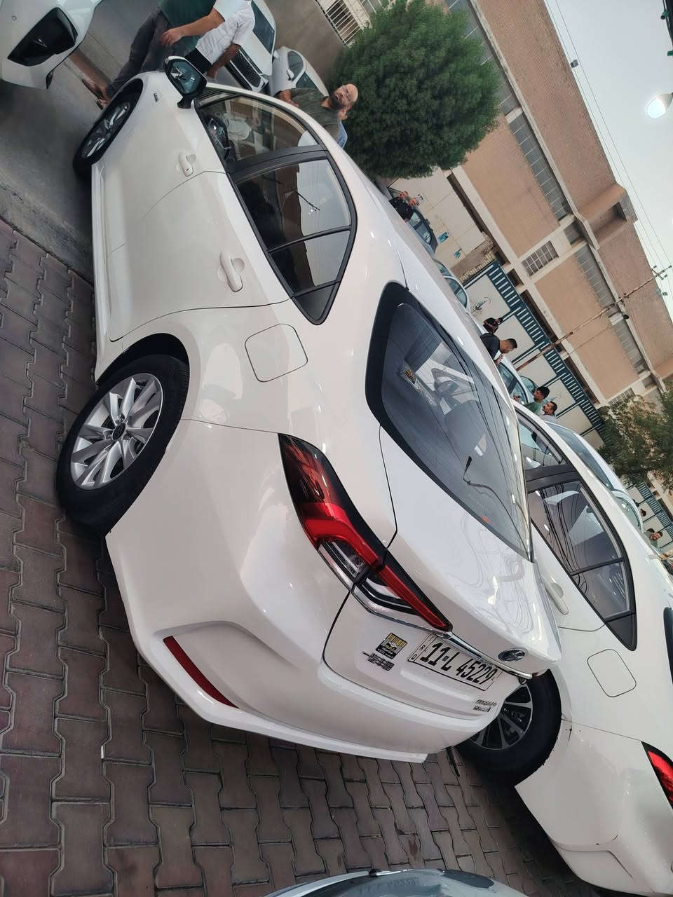 كورلا هايبرد تجميع الصين شكل الخليجي ٢٠٢٤ ماشية ٤٦
ترايها زيرو بصمة وفتحة وداخل مخمل ودخول ذكي وباقي المواصفات 
السيارة بدون صبغ بيها شخوط تحتاج بارد ورصعات بالباب مال الصدر والجاملغ الخلفي وشخط الباب الخلفي رقم بغداد مكانها الكريعات 
السعر ٢١ ونص مليون دينار
رقم الهاتف ***********
