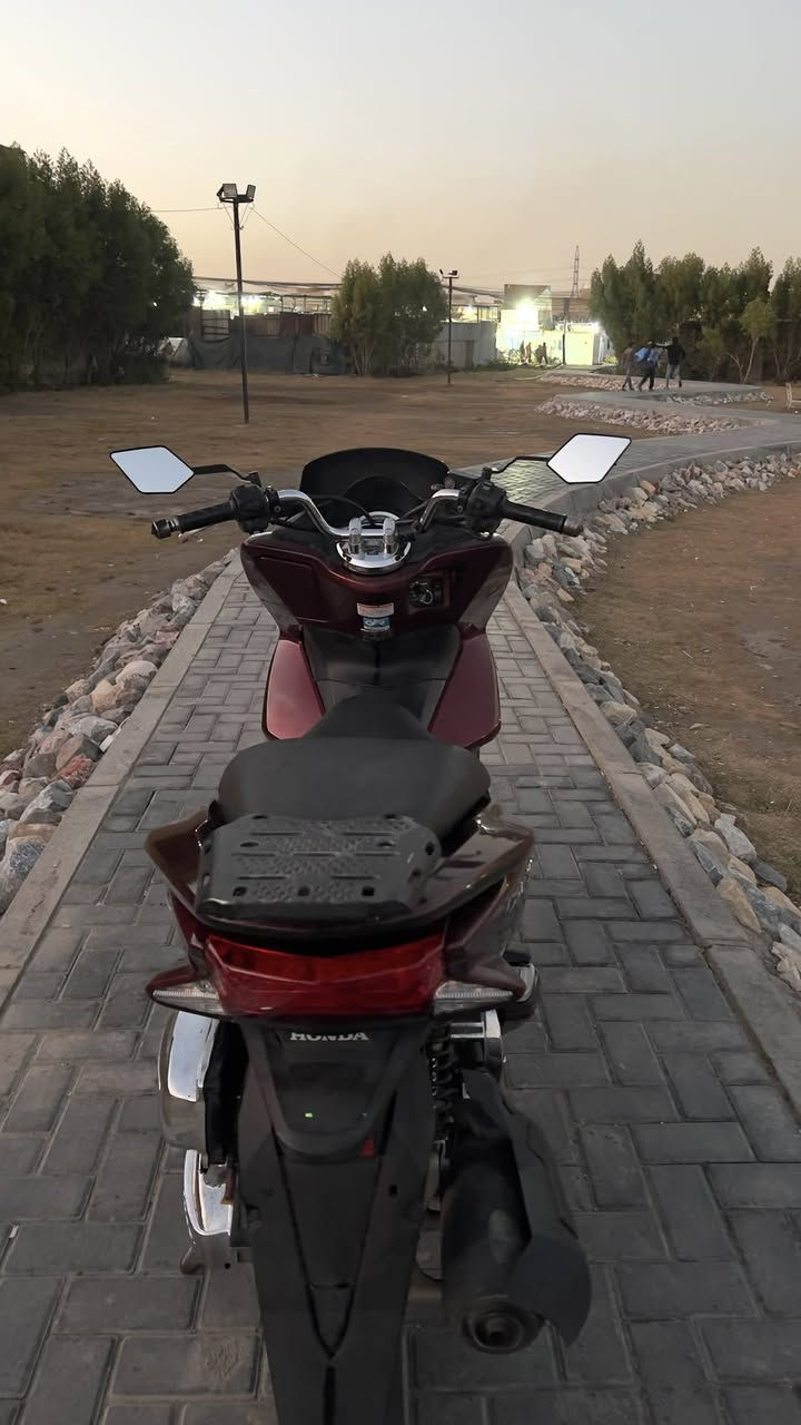 السلام عليكم اخوتي
PCX الجيل الثاني ياباني ياباني ياباني 
شاصي gf
محرك 150 cc
دراجه حلوه مال رمبه 
ماشيه 31 الف 
مكينه ناعمه وخير من الله مناقصها شي ربع متذب عليها
ملاحضة درعها موجود أنطيك ايا وي الدراجه
الله شاهد لو ما محتاج فلا ابيعها 
السعر 1900 وبيها مجال انشالله 
المكان / بغداد / الشعب 
رقم / ***********
