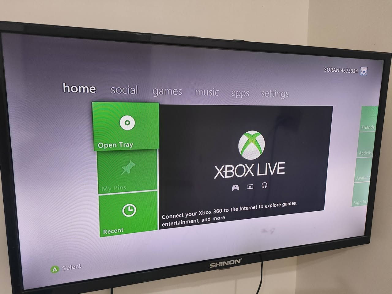 السلام عليكم
Xbox 360 (250GB)
مع ملحقاته 
مهكر بي 243 لعبة 
السعر 110 
موجود توصيل


**إذا كنت صاحب هذا الإعلان وتريد حذفه لأي سبب، رجاءا أرسل رسالة إلى الدعم الفني**