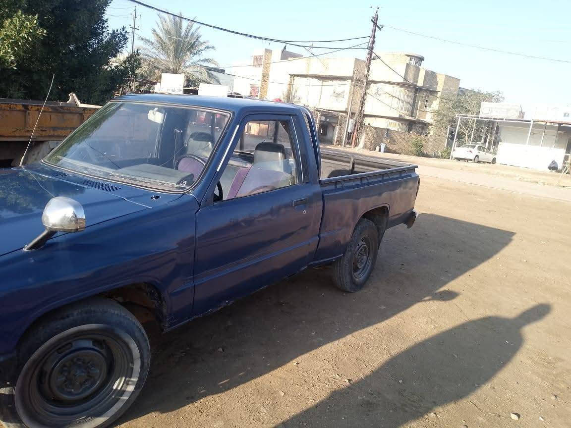 السلام عليكم بيكم مؤديل 1985 السيارة نظيفة وجاهز ابيع بدون تحويل السعر 25 بيه مجال مكاني الكوت  للتواصل اتصل على الرقم 
***********
***********
