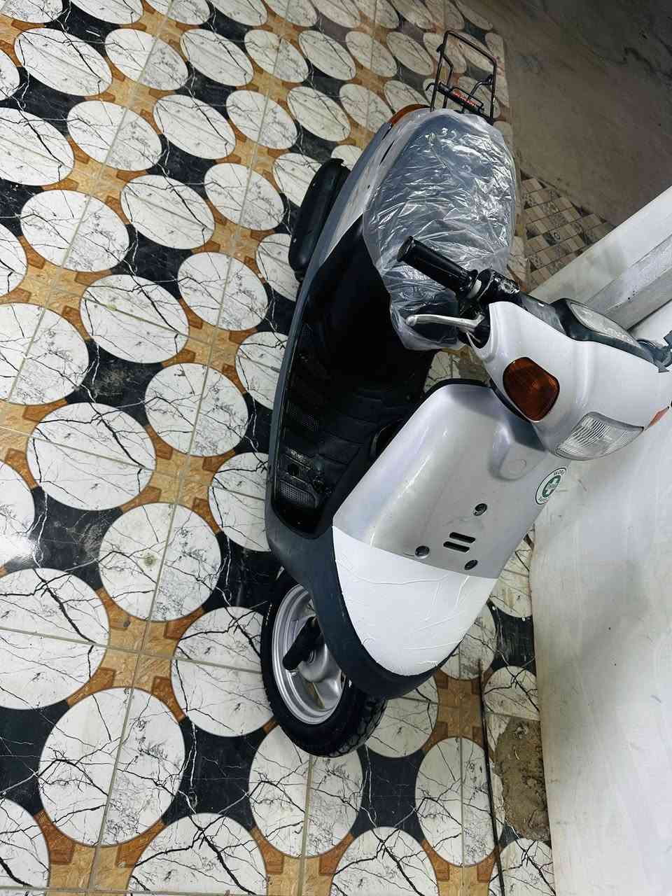 السلام عليكم درجه بطه للبيع  موديل 1999 درجه كلش مانقصه  مامفتوحه. سعر 375 هذا رقمي ***********  عنوان كربلاء  الحر
