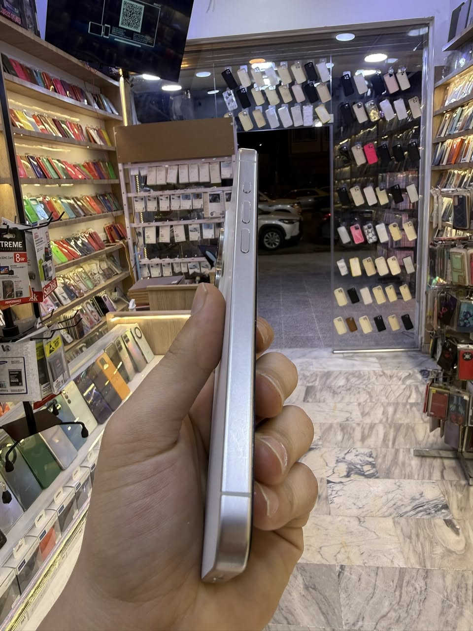 ايفون 15 برو ماكس 256 شريحة الكترونية يعني جهاز بدون سيمكارت فقط الكتروني الجهاز باكيت كيبل كامل ملحقاتة لوك الوك جديد كلش بطارية 89 شخط واحد مابيه شاشة وشاصي نضافة 100‎%‎ بيع مكاني بغداد السيدية الشارع التجاري 
السعر 925 الف وبيه مجال شي بسيط حك الجية 
اتصال على الرقم ***********
تفاصيل وصور كلشي موجود بس الشراي يتصل فدوه لكلبكم والله يرزق الجميع تحياتي❤️
