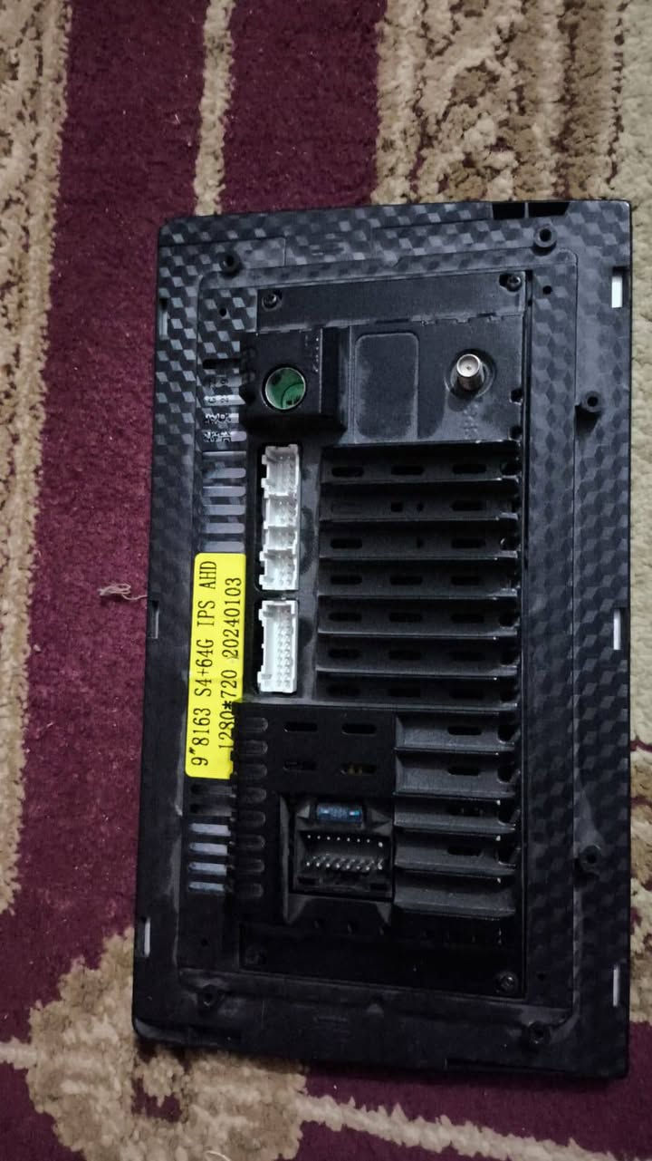 شاشه سياره اندرويد جديده  ما مستعمله ولا مشدوده  علئ سياره  لبيع سعره 50لف لستفسار ***********
