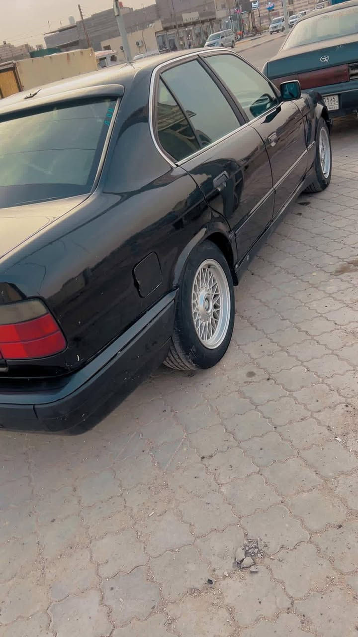 السلام عليكم بي ام موديل 1992 535 مفتوح رقم الجديد سنويه بأسمي  لحد 2031 تنتهي كير ومحرك كفاله حداديه امامي اليوم شديتها حداديه خلفيه هم قبل فتره شديتها تبريد شغال نقصه بس فان السياره حلوه نقصها فقط ايرفلو ب48 وبيها مجال عنواني البصره شط العرب
***********
السلام عليكم بي ام موديل 1992 535 مفتوح رقم الجديد سنويه بأسمي  لحد 2031 تنتهي كير ومحرك كفاله حداديه امامي جديده حداديه خلفيه هم قبل فتره شديتها تبريد شغال  السياره حلوه وما بيها نقص ب45  عنواني البصره شط العرب
