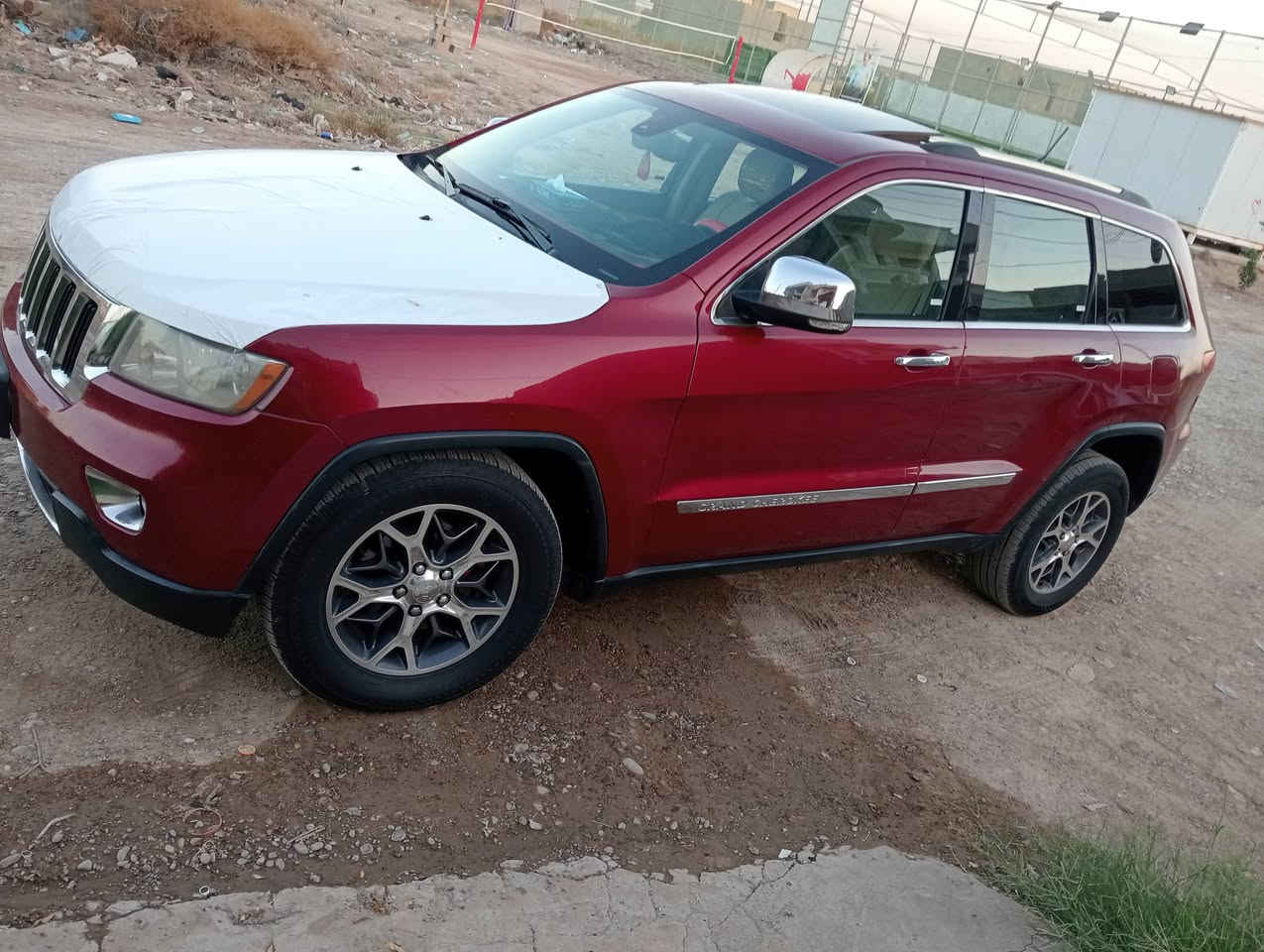 السلام عليكم اعظاء الكروب جيب وارد امريكي موديل 2013 بيها الجاملوق الخلفي صبق وبلبنيد بيها تقشير شي قليل كلش براس البنيد اثر لزكه تخم تاير جديد حداديه جديده السياره جاهزه من كلشي محرك وكير شرط الفحص مكان السياره صلاح الدين قضاء بلد *********** السعر 170وبيها مجال كلش قليل
