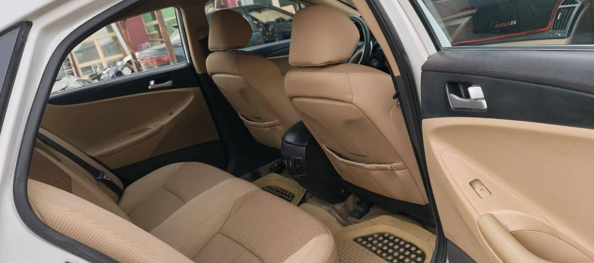 سوناتا موديل ١٢ خليجي مكينه ٢٤٠٠ رقم سليمانيه نكليزي باسمي تريد تحويل تريد وكاله بيه قطعتين صبغ بدون دواخل السياره جاهزه من كلشي تدفه تبريد اي نقص مابيه تخم تاير 
السعر ١٣٠ وبيه مجال الاتصال ***********
