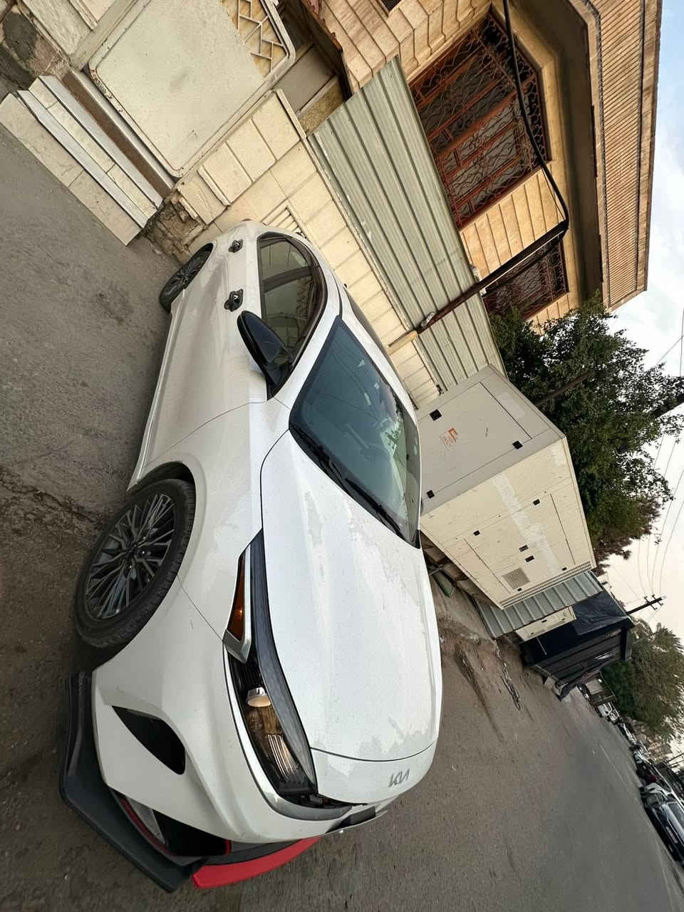 السلام عليكم فورتي 2023 جيتي لاين للبيع مواصفات السياره فول رقم اربيل السياره باسمي
🟢مواصفات السياره
🟢فتحه 
🟢بصمه ابواب وصندوق ذكي 
🟢تشغيل عن بعد 
🟢مكينه 2000 دوش 
🟢شاشه كبيره 
🟢نظام اشاره ترحيب 
🟢نضام سماعات هارمن 
🟢رادارات جانبي 
🟢حساسات عند الاقتراب 
🟢توقف ذاتي عند الاقتراب 
🟢تحديد مسار مثبت سرعه 
🟢ستيرن حرف D
🟢لايت لد امامي خلفي 
🟢السياره كلها ليبل واحد
السياره حادث خفيف الجاملغ راجع نفسه بارد
بدون صبغ 
مكان السياره بغداد / الزعفرانيه 
***********
السعر ١٧٥ $
