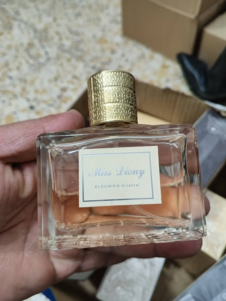 السلام عليكم عطور أنواع علا 10 الف ***********
