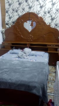 غرفة خشب • نظيفه • للبيع