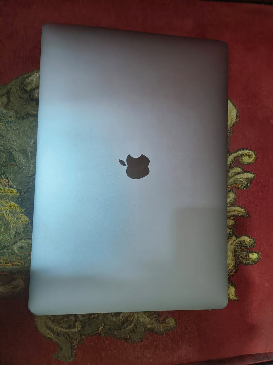 ماك بوك برو نضيف كامل كور i7 رامات 16 حجم شاشه 15 انج بوينت 6 دبل تو كارت شاشة لوك كلشي يشغل بطاريته تدوم 11 ساعه للتواصل خاص أو على هاذ رقم بي واتساب ***********
