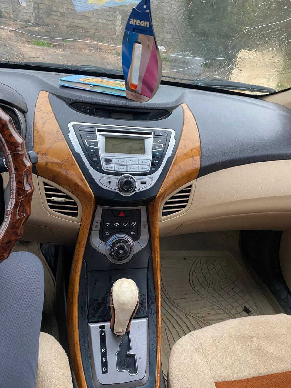 السلام عليكم

النترا موديل 2013 رقم صلاح الدين
خليجي بيه صبغ 3 قطع 
العنوان صلاح الدين بيجي الحجاج

رقم الهاتف
***********
***********
